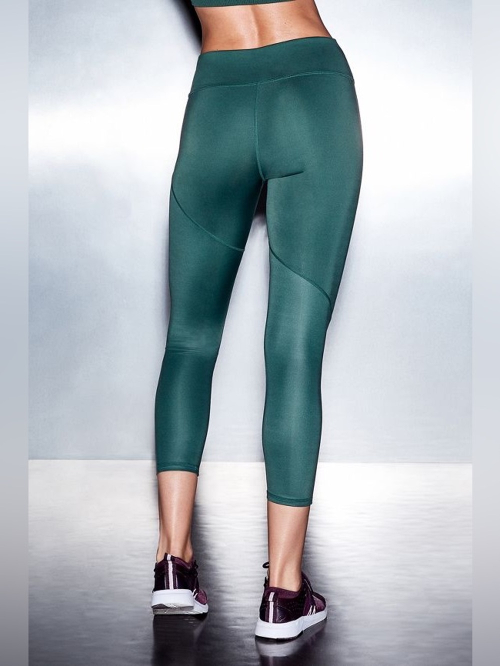 Fabletics Mid Rise UltraCool Shine 7/8 Athletic Capri Leggings in Sycamore Shine
